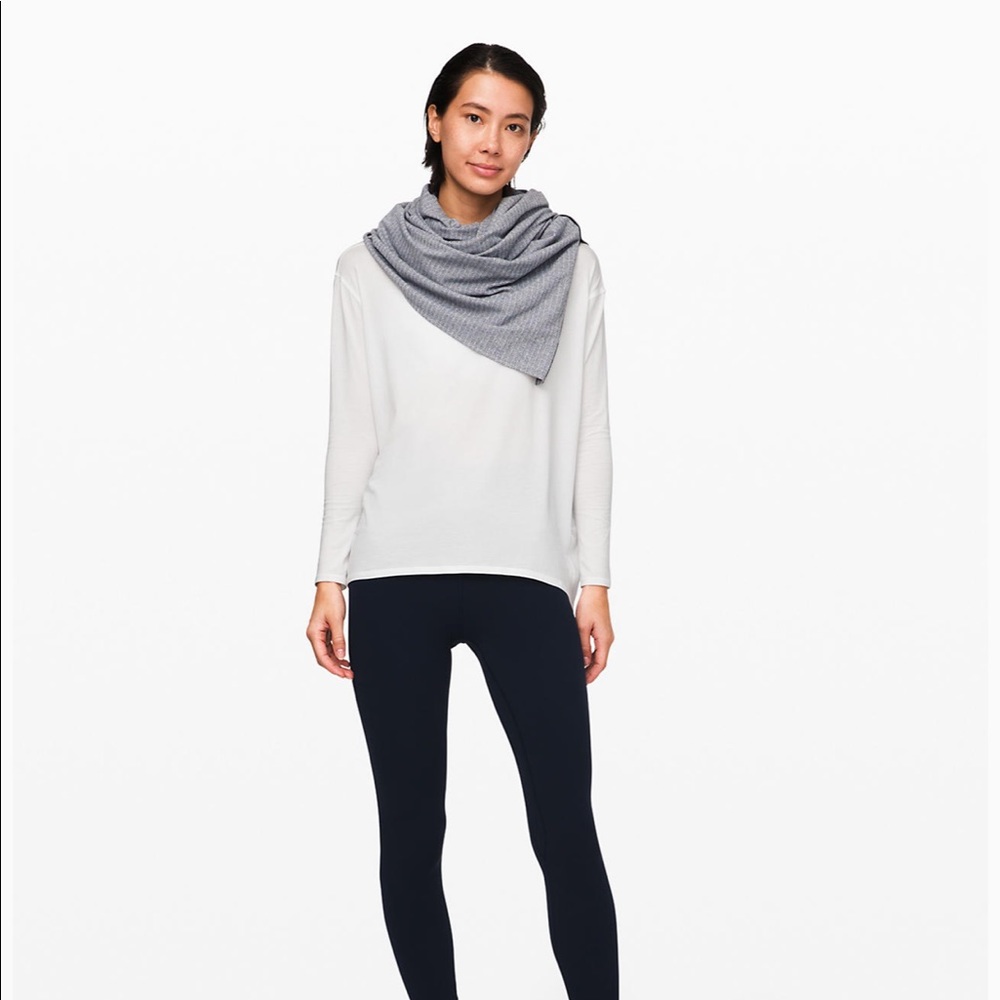 Lululemon vinyasa snap infinity scarf